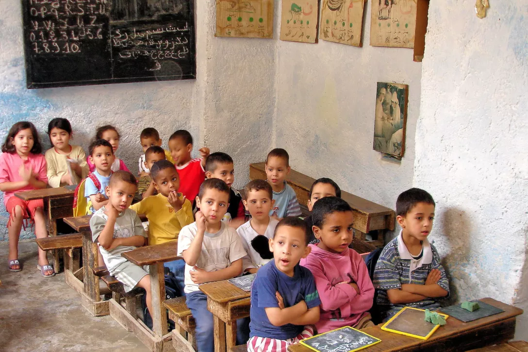 Elk schoolgaand kind in Marokko kan vanaf 20 september een uurtje langer slapen voor school.
